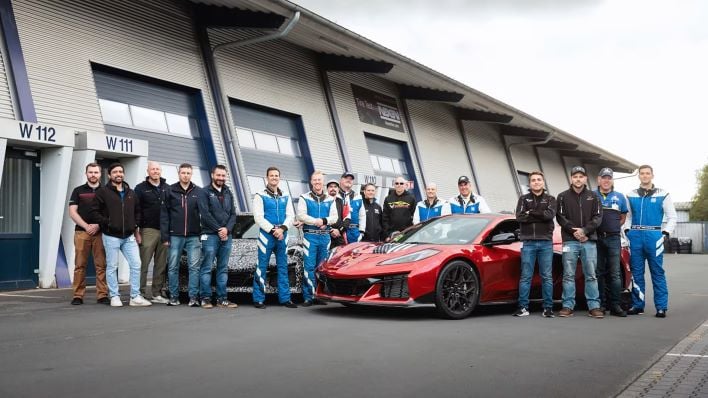 2025 Corvette ZR1 Blazes To Record 233 MPH With GM's President Behind ...